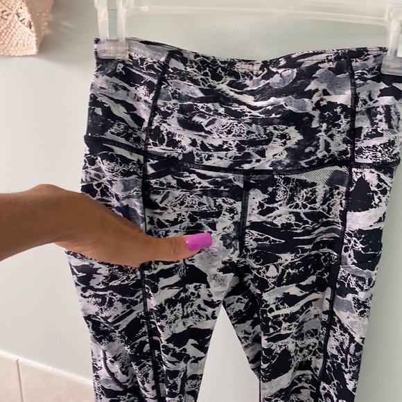 Lululemon Super lightweight no sweat breathable limited edition seamless bottoms - Picture 4 of 11